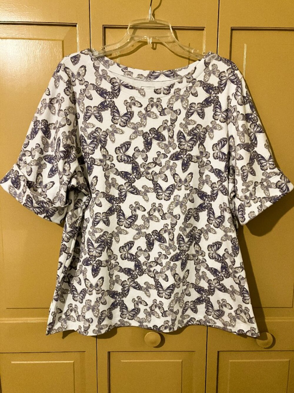 Womans Hastings & Smith White/Gray/Blue Butterfly Print Elbow Sleeve Top.Size 2X